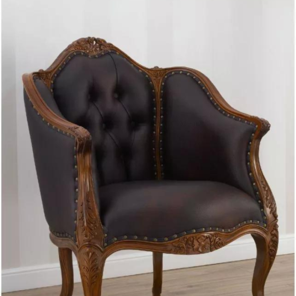 Ornate Hand-Carved Chair: A Statement of Sophistication